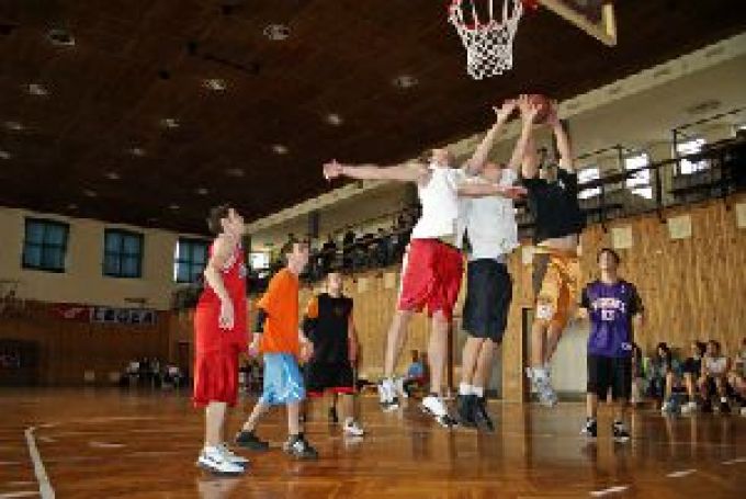 A sport, mint a kamaszok védőpajzsa (Cikkíró pályázatra beküldött írás) A sport, mint a kamaszok védőpajzsa (Cikkíró pályázatra beküldött írás)